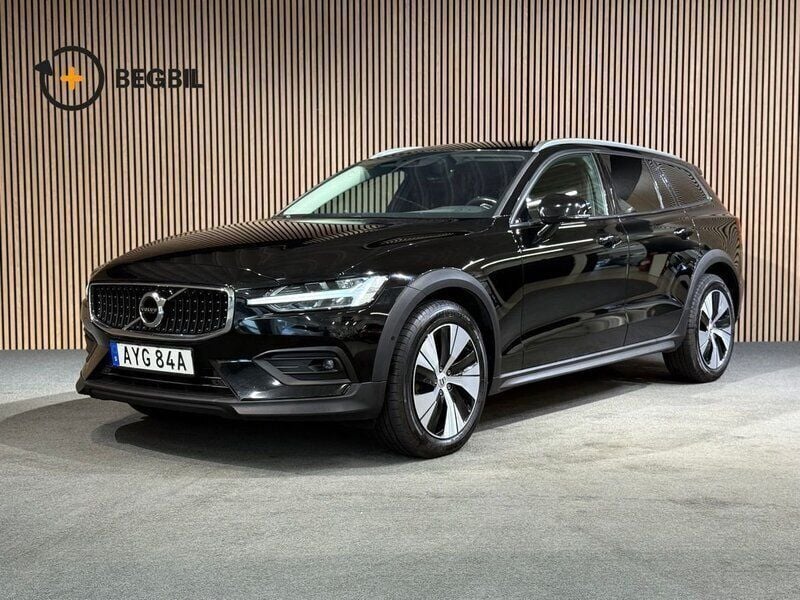 Svart Begagnad 2019 Volvo V60 CC Kombi | 284 900 kr (Marknadspris) - Bild 1/4
