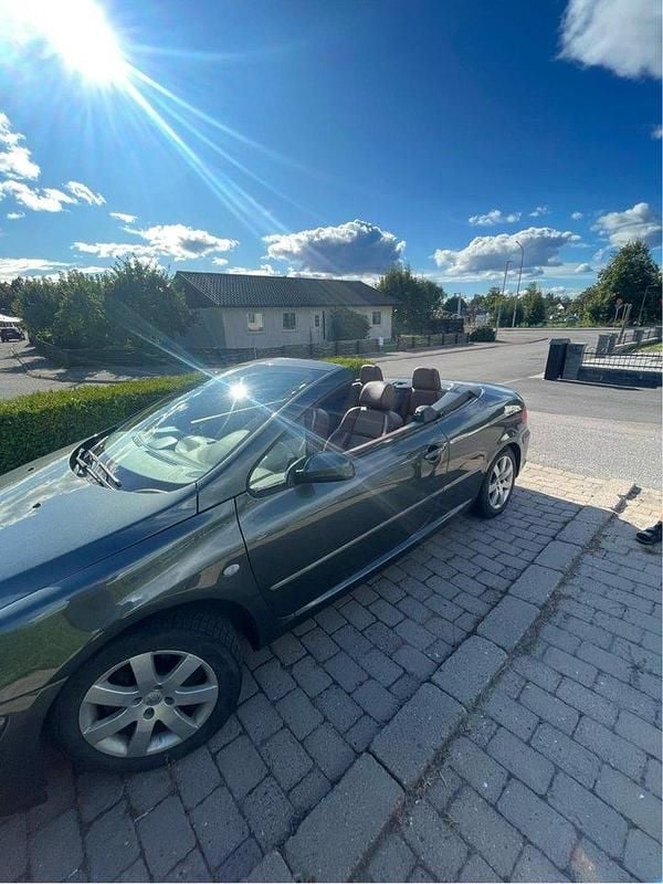 Grå Begagnad 2004 Peugeot 307 CC Cab | 38 000 kr (Lite dyr) - Bild 1/2
