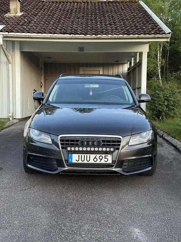 Grå Begagnad 2009 Audi A4 Kombi | 59 900 kr (Dyr) - Bild 1/4