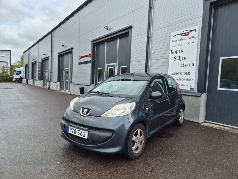 Grå Begagnad 2007 Peugeot 107 Halvkombi | 17 700 kr (Marknadspris) - Bild 1/4