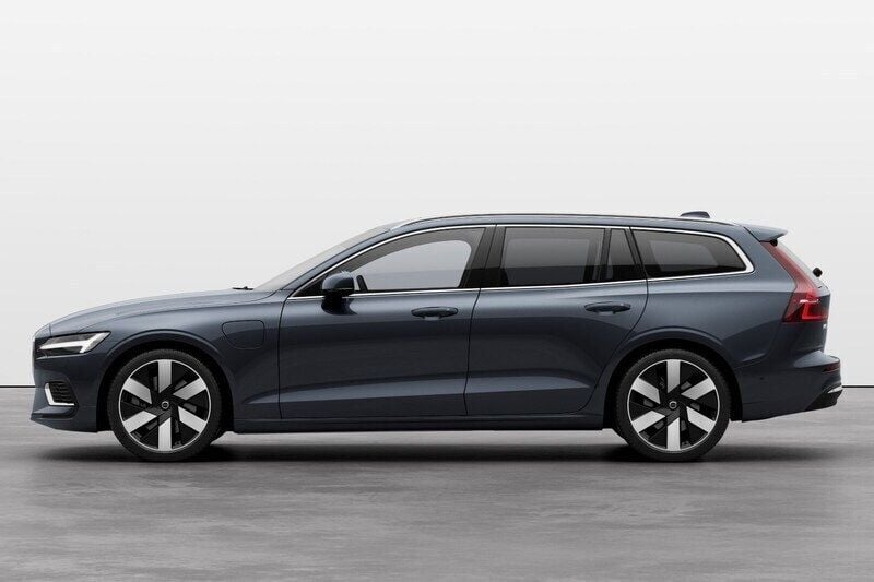 Mörkblå Begagnad 2024 Volvo V60 Ultra Kombi | 619 000 kr - Bild 1/4