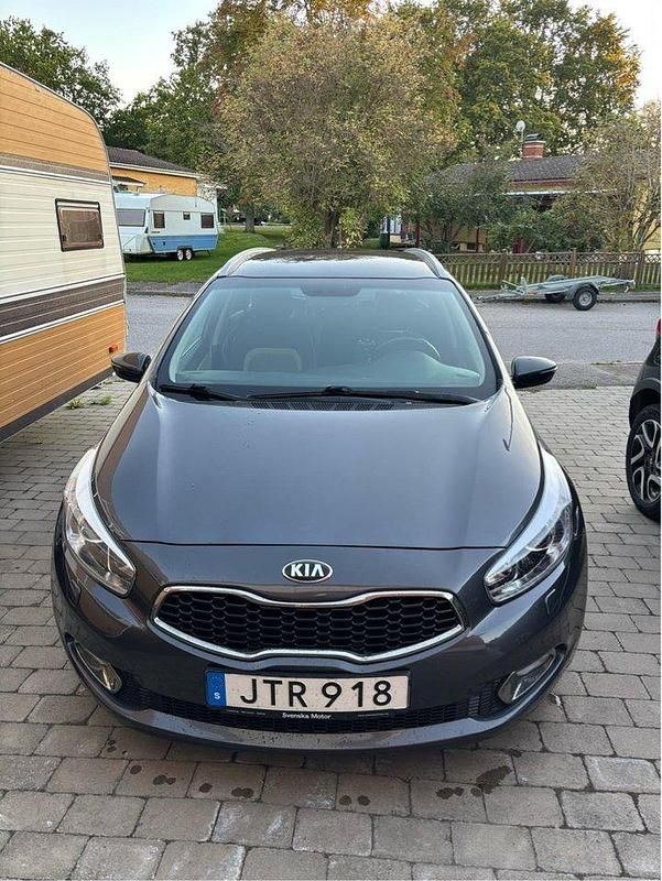 Grå Begagnad 2015 Kia Ceed Sportswagon Comfort Kombi | 95 000 kr (Marknadspris) - Bild 1/4
