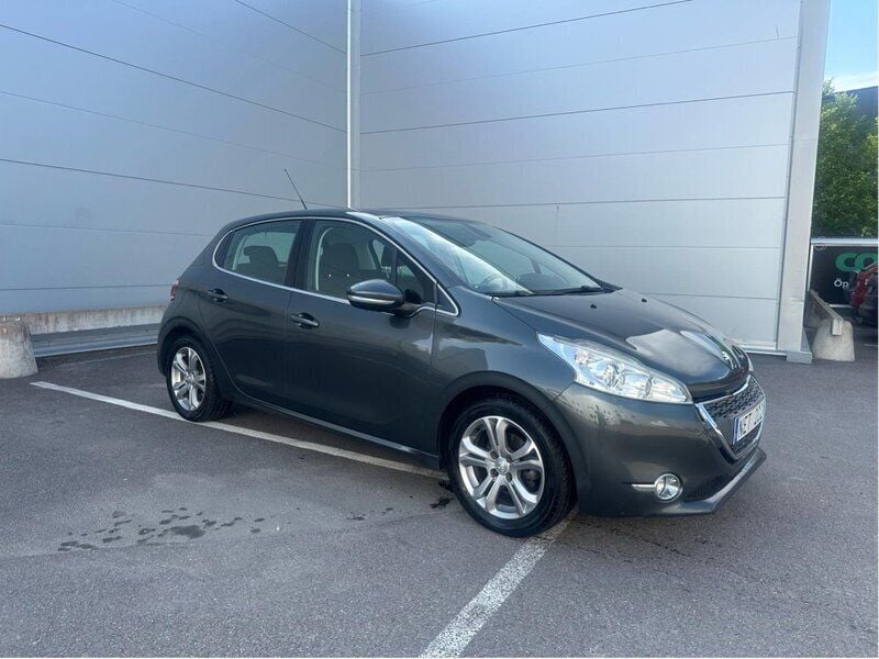 Grå Begagnad 2013 Peugeot 208 Halvkombi | 60 000 kr (Marknadspris) - Bild 1/4