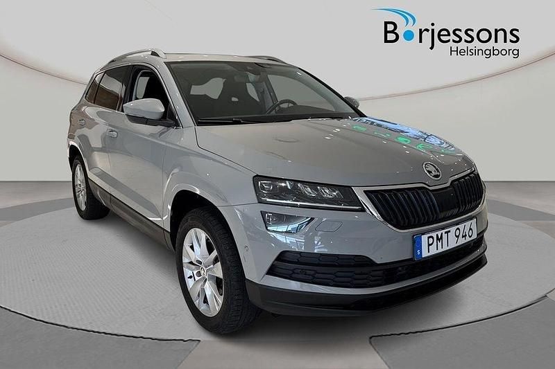 Grå Begagnad 2018 Skoda Karoq SUV | 239 900 kr (Marknadspris) - Bild 1/4