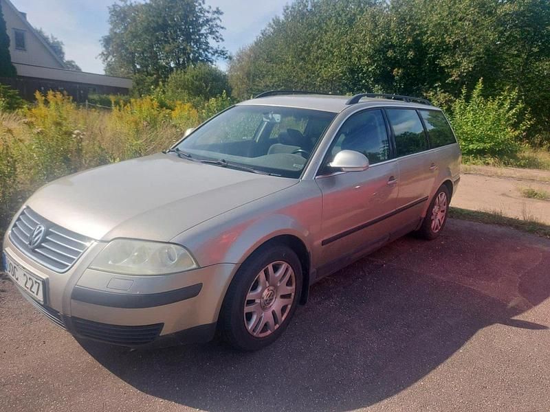 Brun Begagnad 2004 VW Passat Trendline Kombi | 14 900 kr (Marknadspris) - Bild 1/4