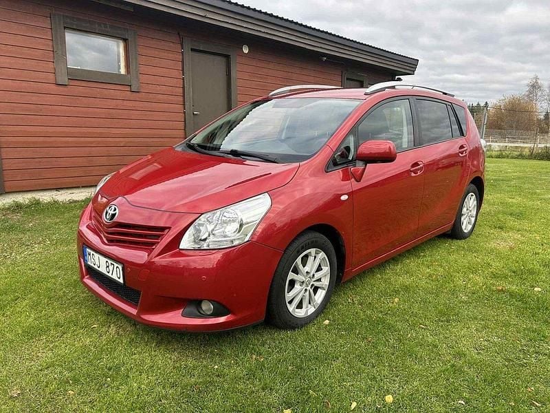 Röd Begagnad 2012 Toyota Verso Minibuss | 64 000 kr (Marknadspris) - Bild 1/4