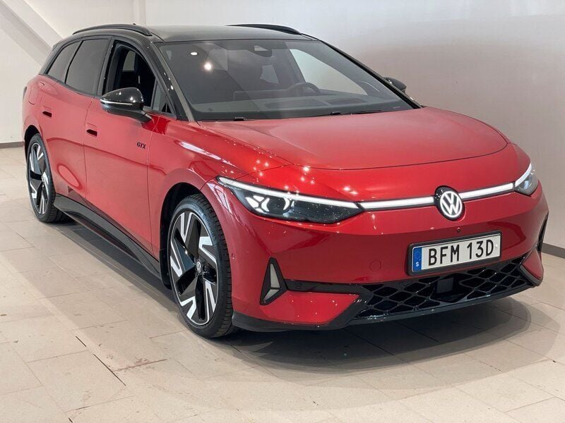 Röd (svart) Begagnad 2025 VW ID.7 GTX Kombi | 619 900 kr (Marknadspris) - Bild 1/4