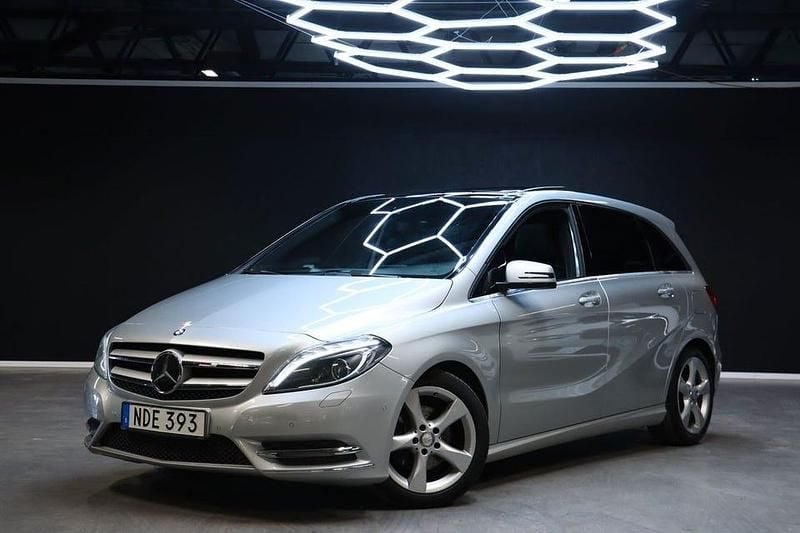 Silver Begagnad 2013 Mercedes 200 Halvkombi | 109 900 kr - Bild 1/4