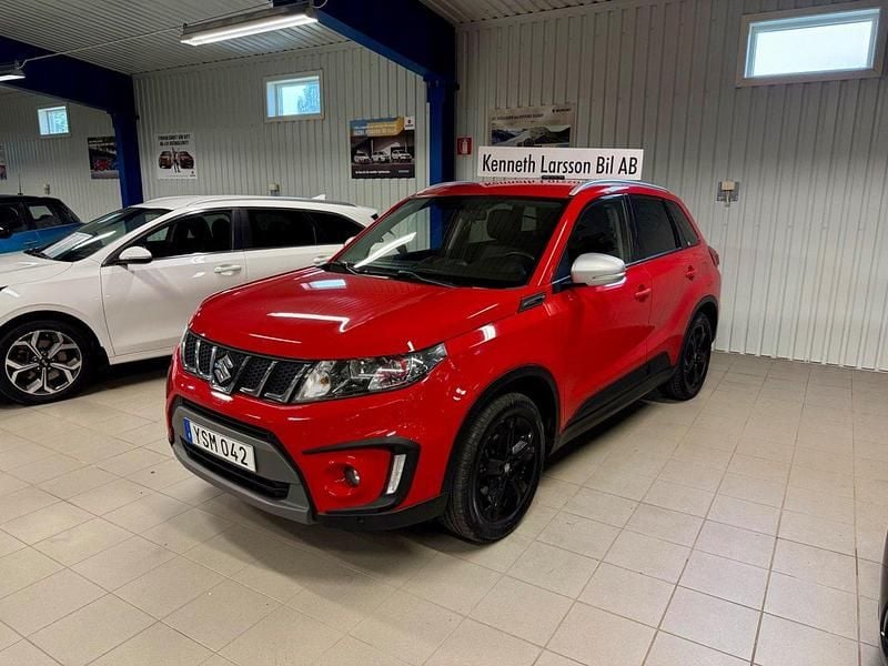 Röd Begagnad 2017 Suzuki Vitara SUV | 174 000 kr (Marknadspris) - Bild 1/4