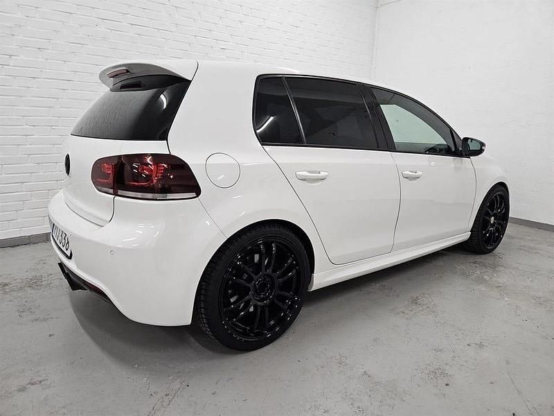Begagnad VW Golf VI R 271 HK (199 kW) 2010 Vit Halvkombi