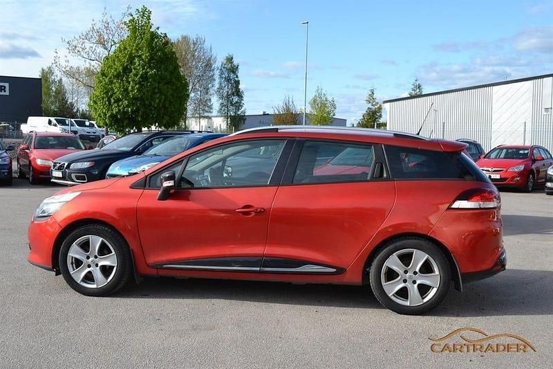 Begagnad Renault Clio IV 90 HK (66 kW) 2014 Röd Kombi