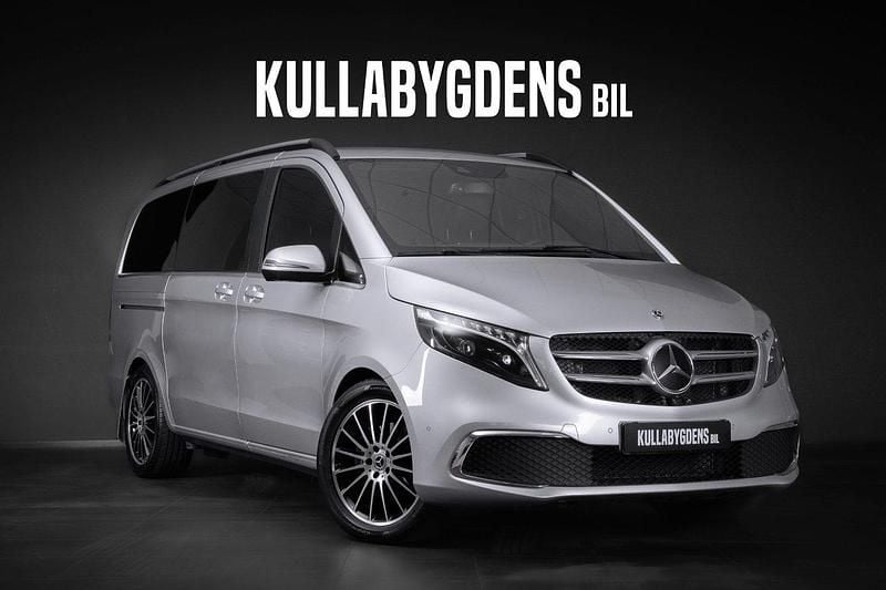Silver Begagnad 2023 Mercedes V300 Exclusive Minibuss | 599 000 kr (Marknadspris) - Bild 1/4