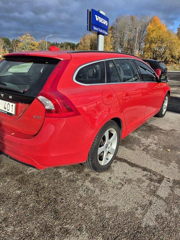 Röd Begagnad 2014 Volvo V60 Momentum Kombi | 68 500 kr (Bra pris) - Bild 1/4