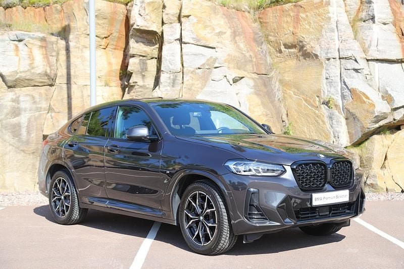Grå Begagnad 2024 BMW X4 M Sport SUV | 599 000 kr (Superpris) - Bild 1/3