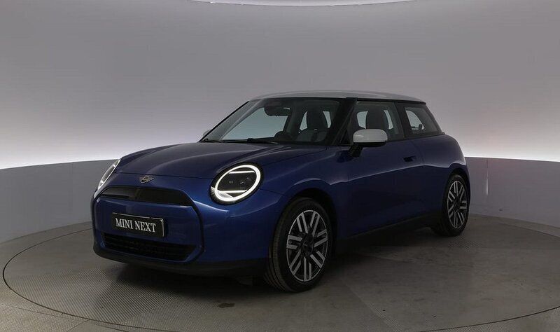 Blå Begagnad 2024 Mini Cooper Halvkombi | 339 900 kr - Bild 1/4