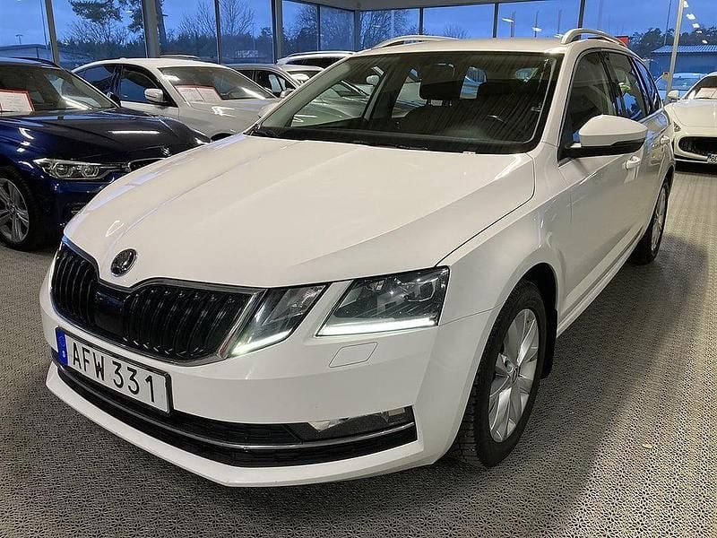 Vit Begagnad 2018 Skoda Octavia Style Kombi | 99 000 kr (Marknadspris) - Bild 1/4