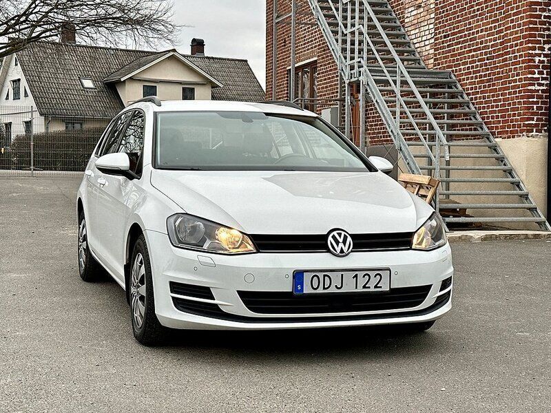 Begagnad VW Golf VII 111 HK (81 kW) 2016 Vit Kombi