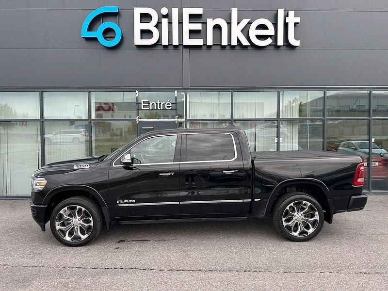 Svart Begagnad 2019 RAM 1500 Pickup | 618 900 kr (Lite dyr) - Bild 1/4