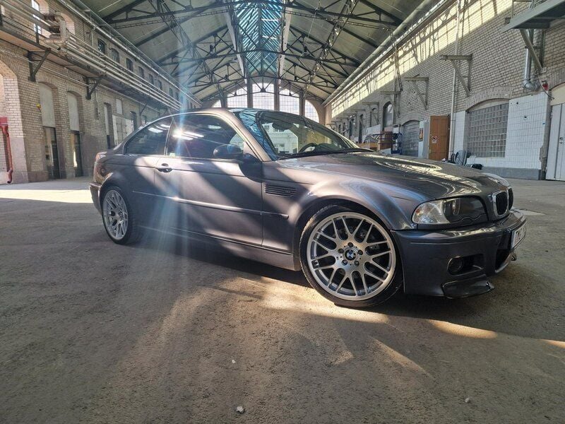 Grå Begagnad 2002 BMW M3 Sport Line Sportkupé | 375 000 kr (Marknadspris) - Bild 1/4