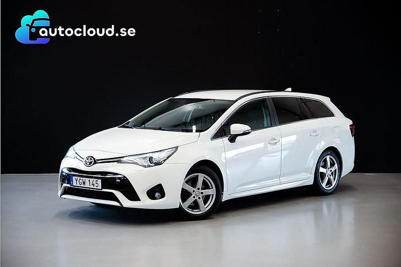 Vit Begagnad 2016 Toyota Avensis Active Sedan | 189 800 kr (Lite dyr) - Bild 1/3