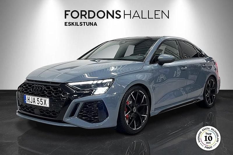 Grå Begagnad 2024 Audi RS3 Sedan | 639 900 kr (Superpris) - Bild 1/4