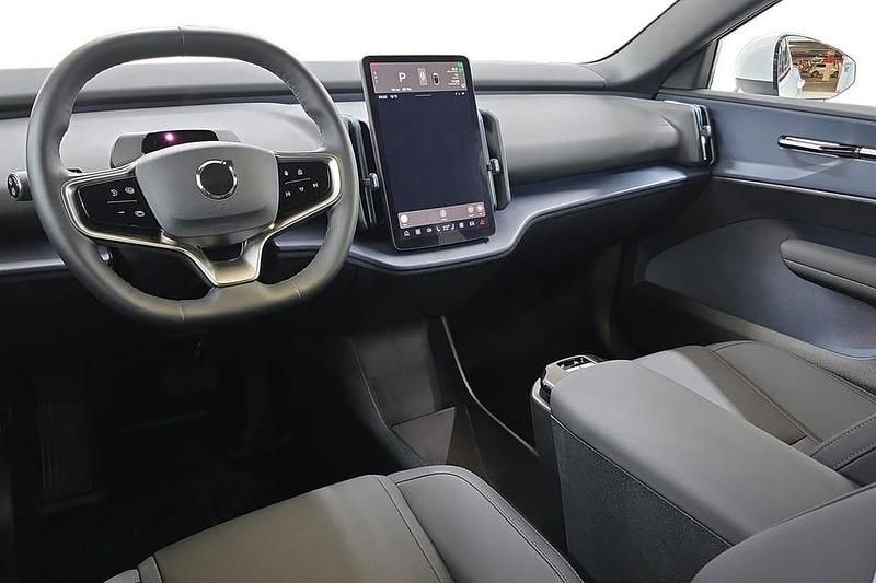 Begagnad Volvo EX30 Core 202 kW (275 HK) 2024 Vit SUV