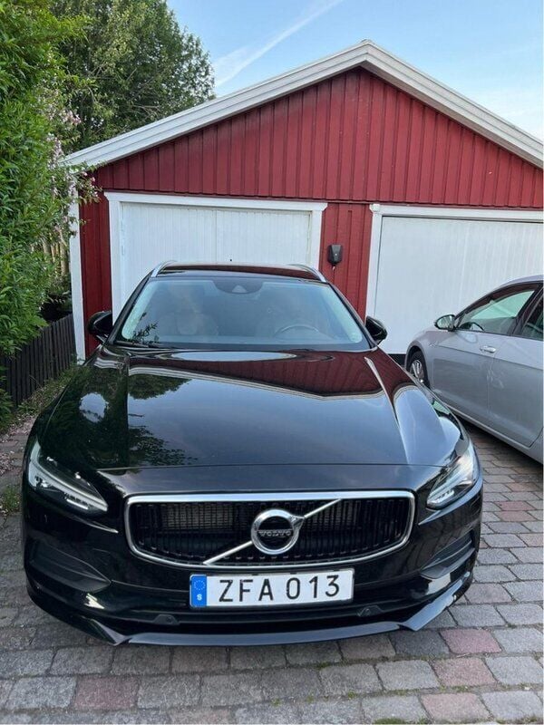Svart Begagnad 2018 Volvo V90 Momentum Kombi | 175 000 kr (Bra pris) - Bild 1/4