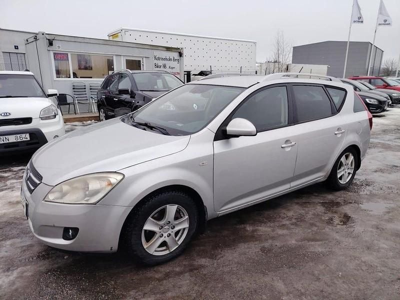 Begagnad Kia Ceed Sportswagon EX 116 HK (85 kW) 2008 Silver Kombi