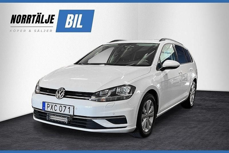 Vit Begagnad 2018 VW Golf VII Kombi | 169 900 kr (Marknadspris) - Bild 1/3