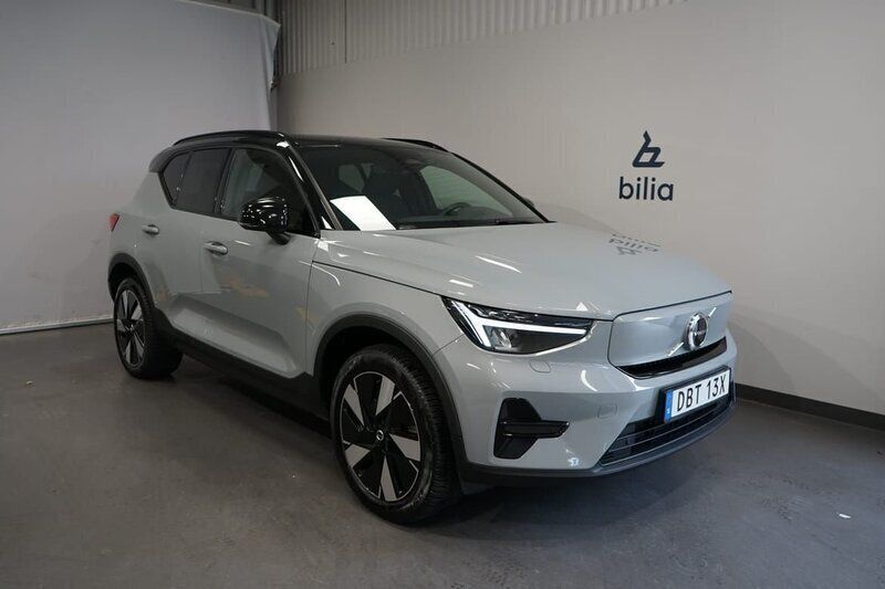 Grå Begagnad 2024 Volvo XC40 Core SUV | 419 900 kr - Bild 1/3