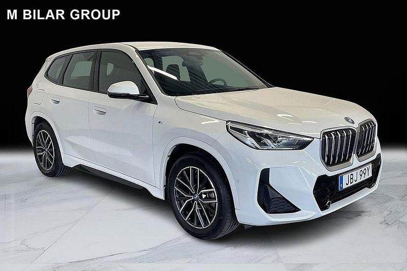 Vit Begagnad 2023 BMW iX1 M Sport SUV | 499 000 kr (Bra pris) - Bild 1/4