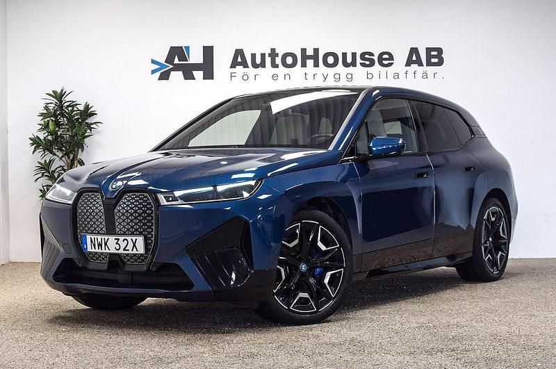 Blå Begagnad 2023 BMW iX Comfort Edition SUV | 719 000 kr (Dyr) - Bild 1/3