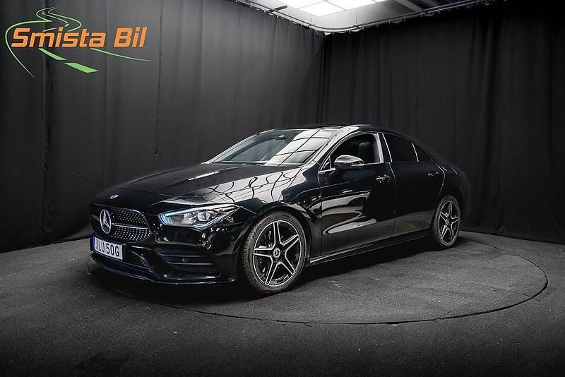 Svart Begagnad 2019 Mercedes CLA200 AMG Sportkupé | 318 900 kr (Marknadspris) - Bild 1/4