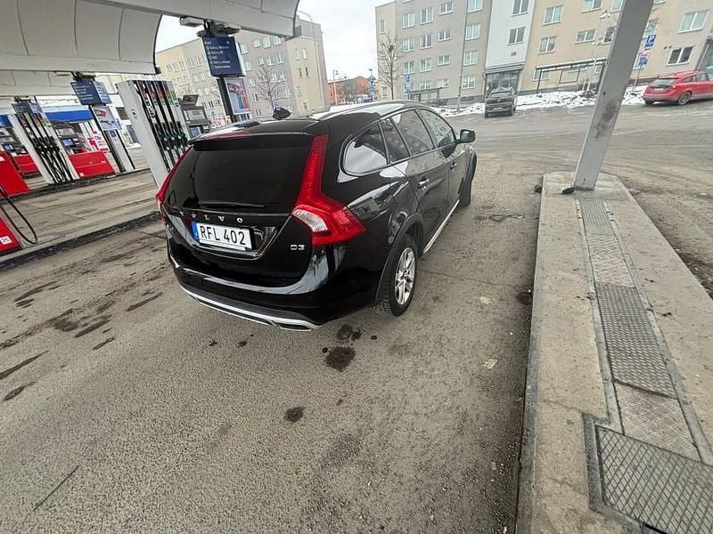 Begagnad Volvo V60 CC 150 HK (110 kW) 2017 Kombi