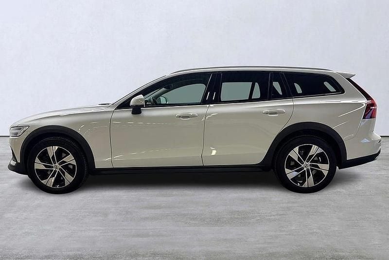 Begagnad Volvo V60 CC 200 HK (147 kW) 2021 Vit Kombi