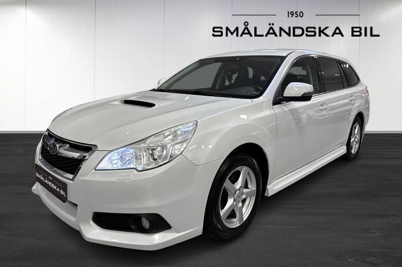 Vit Begagnad 2012 Subaru Legacy Kombi | 89 000 kr - Bild 1/4