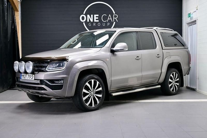 Ljusbrun (brun) Begagnad 2018 VW Amarok Aventura Pickup | 249 800 kr (Marknadspris) - Bild 1/4