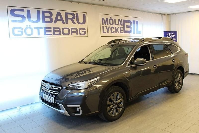 Grå Begagnad 2022 Subaru Outback Kombi | 364 900 kr (Marknadspris) - Bild 1/4
