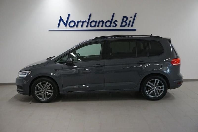 Begagnad VW Touran 150 HK (110 kW) 2024 Grå (dolphin grey metallic) Minibuss