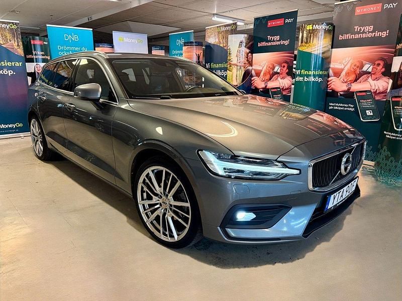 Grå Begagnad 2019 Volvo V60 Momentum Kombi | 229 900 kr (Marknadspris) - Bild 1/4
