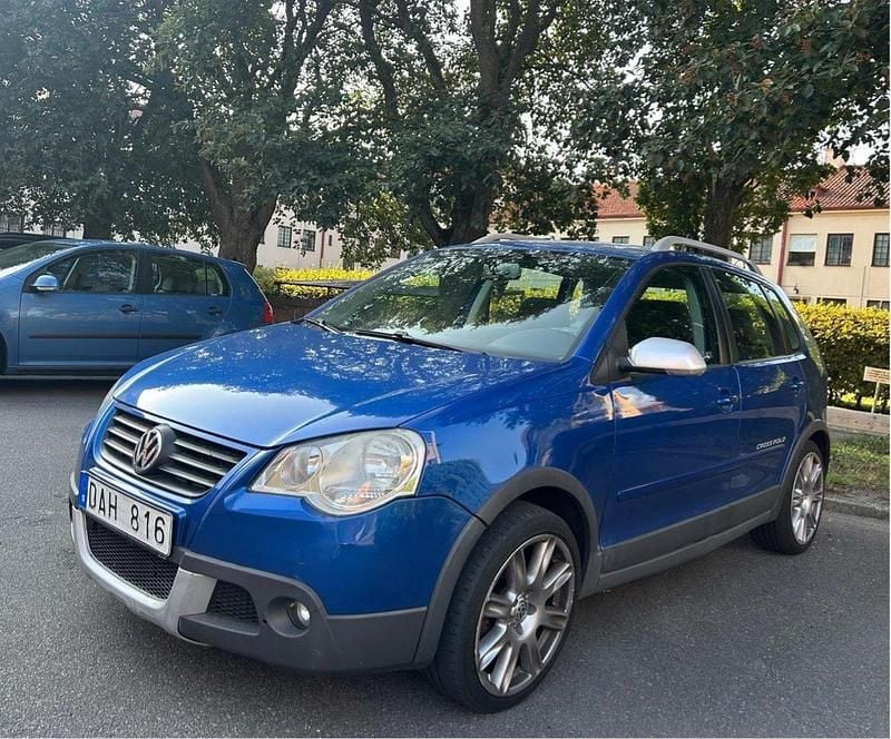 Blå Begagnad 2007 VW Polo Cross Halvkombi | 35 000 kr - Bild 1/4