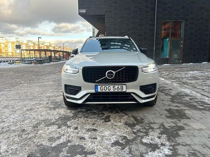 Begagnad Volvo XC90 R-Design 392 HK (288 kW) 2021 Birch light metallic SUV
