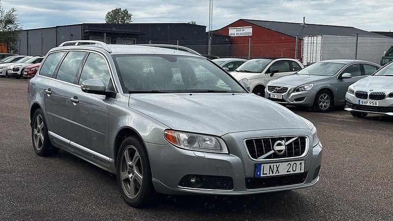 Silver Begagnad 2010 Volvo V70 Summum Kombi | 99 500 kr - Bild 1/4