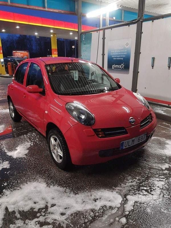 Röd Begagnad 2003 Nissan Micra Halvkombi | 18 300 kr (Marknadspris) - Bild 1/4