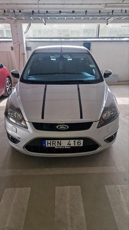 Grå Begagnad 2009 Ford Focus Titanium Kombi | 28 900 kr (Marknadspris) - Bild 1/4