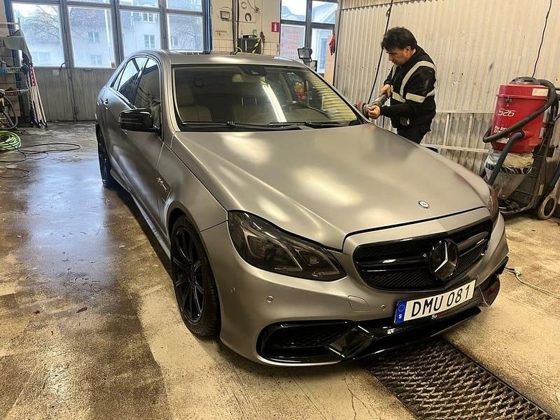 Begagnad Mercedes E63 AMG Avantgarde 525 HK (386 kW) 2010 Grå Sedan