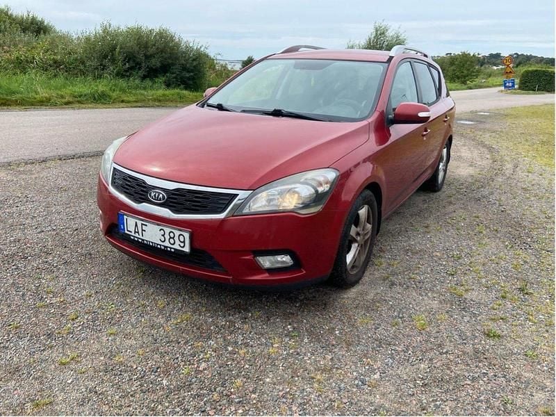 Röd Begagnad 2011 Kia Ceed Sportswagon EX Kombi | 45 000 kr (Marknadspris) - Bild 1/4