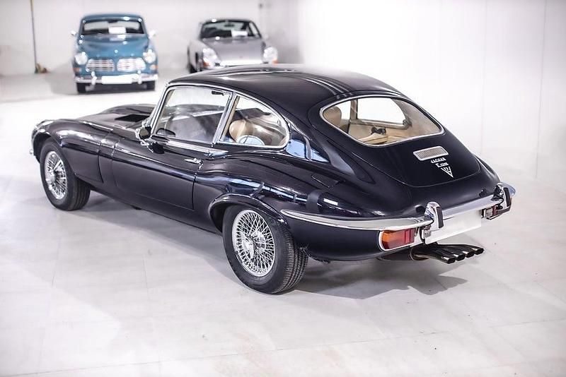Begagnad Jaguar E-Type 276 HK (202 kW) 1971 Mörkblå Sportkupé