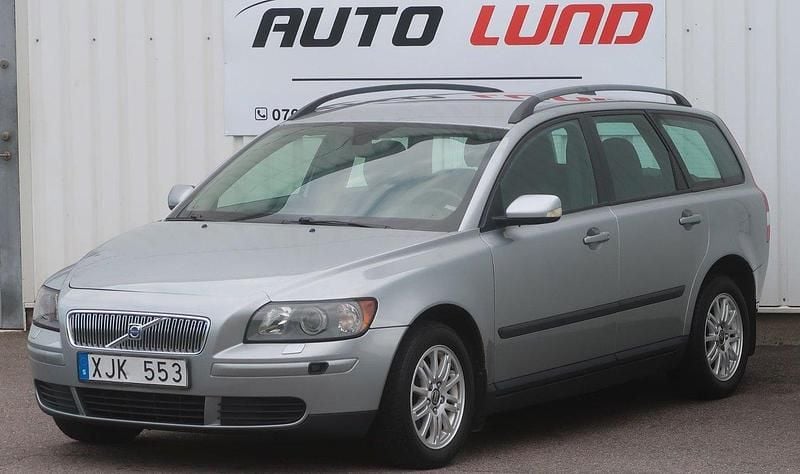 Silver (silvermetallic) Begagnad 2006 Volvo V50 Kombi | 29 900 kr (Marknadspris) - Bild 1/4