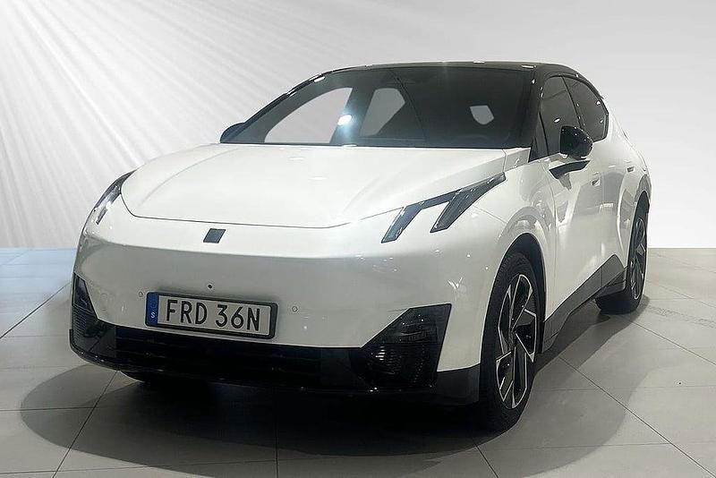 Vit Begagnad 2024 Lynk & Co 02 SUV | 434 900 kr (Marknadspris) - Bild 1/3